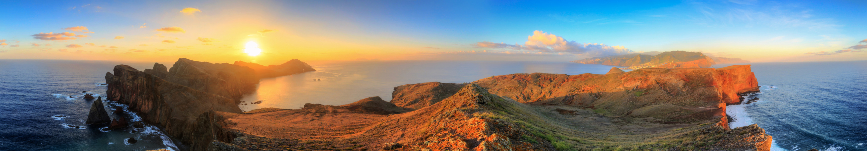 Sonnenaufgang &uuml;ber den Klippen von Madeira mit Blick auf den Atlantik