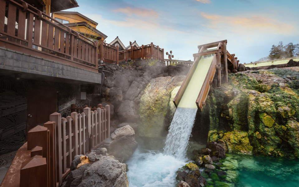 Yunatake-Thermalquelle mitten in der Stadt Kusatsu Onsen in Gunma, Japan