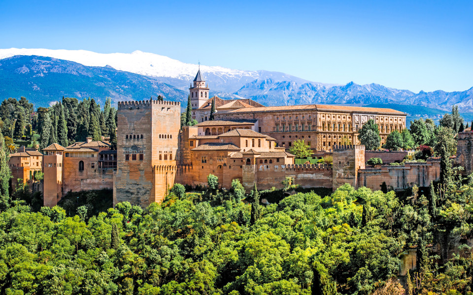 Luftaufnahme der wundersch&ouml;nen Alhambra von Granada in Spanien