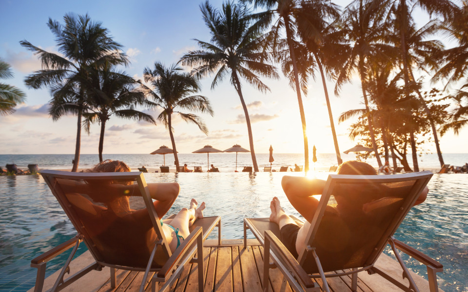 Pärchen in Liegestühle